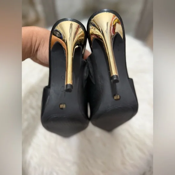 Jessica Simpson Elegant Black Mules - Picture 3 of 5